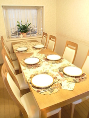 プライベートを保てる、個室は5~8名様まで収容可能