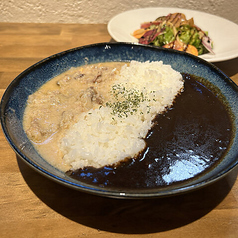[ビーフカレー・ビーフストロガノフ]ストロガノフ＆ビーフカレーの合いがけ