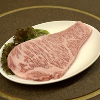 口の中で旨味の濃い脂が溶ける細やかな霜降り和牛！