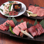 豪華な焼肉など多彩なメニューを取り揃え、お酒との相性も抜群です！宴会にはぜひご利用ください！