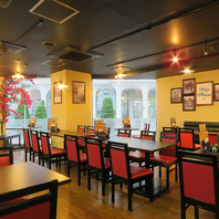 大人数での宴会に最適！広々48席のテーブル空間