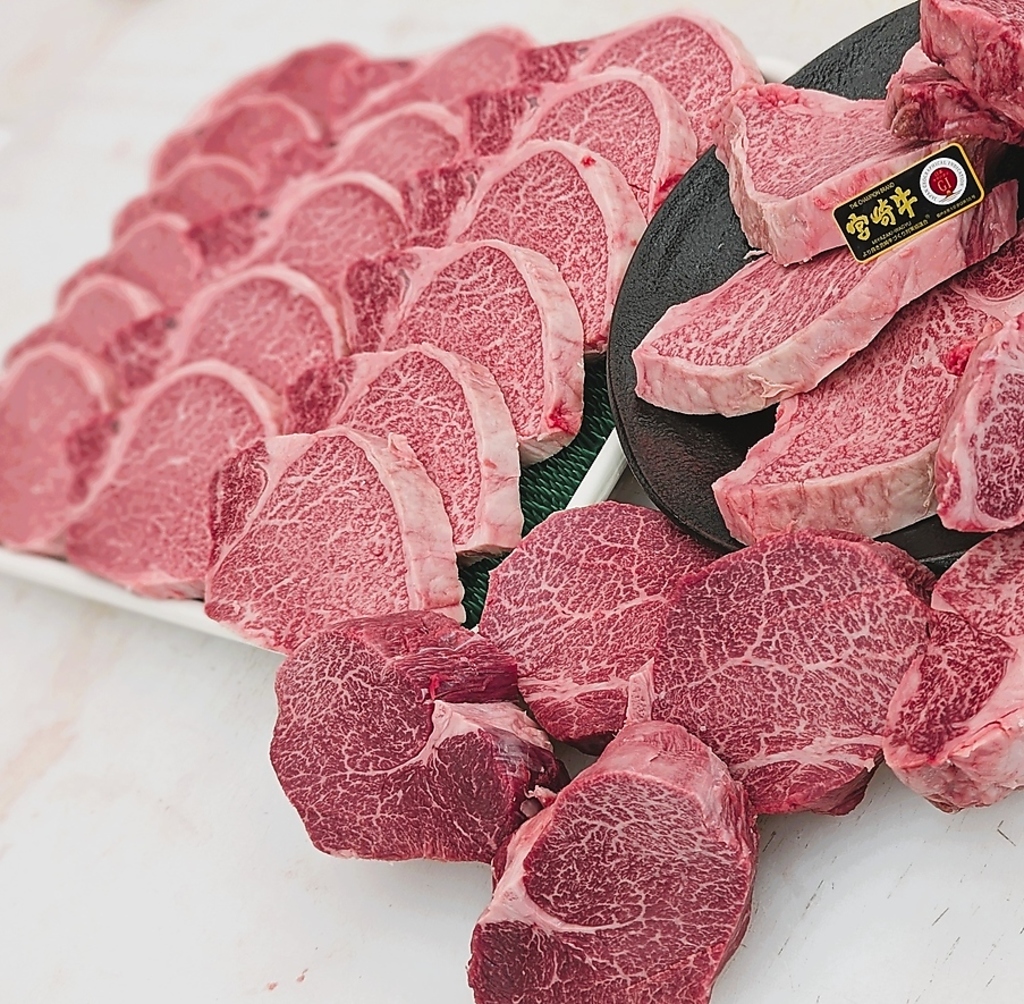 毎週全国の和牛から目利きした最高のお肉を厳選！（ある日の宮崎牛）