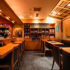 大人数のお客様も歓迎！当店では、お客様に気持ち良くお過ごしいただけるよう、毎日丁寧に清掃などを行っている清潔感ある店内も自慢の一つです。店まるごと貸切は電話より承ります。最大65名様までの宴会にぜひご利用ください。