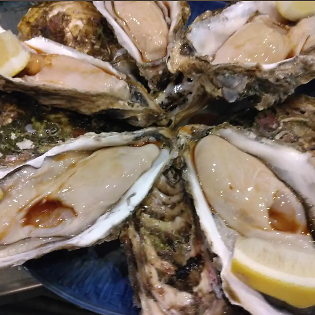 宮城が誇る「金華沖牡蠣」は生か蒸しでご用意！身がふくよかで豊かな磯の風味がたまらない逸品です♪