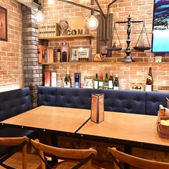 ソファー席が広がりゆったりと落ち着ける空間。可愛いインテリ雑貨もあり、映えること間違いなし！2名様から団体様でのご利用も可。[イタリアン/女子会/二次会/飲み放題/歓送迎会/誕生日/ピザ/天文館/鹿児島]