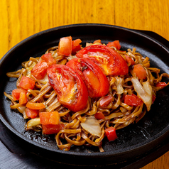 当店の新名物トマトソース焼きそば