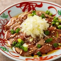 昭和空間で絶品サイドメニューも食べ尽くす贅沢焼肉宴！