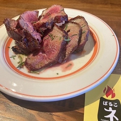 味わい深いラム赤身のステーキ