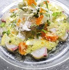 鶏刺身と香味野菜のバジルカルパッチョ