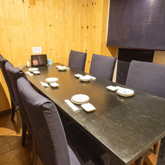 テーブルのお席を各種ご用意しておりますので、幅広いシーンにてご利用いただけます！ご友人、同僚との飲み会を始め、デートでのご利用にもおすすめ◎また、観光の際のお食事利用にもぴったりです！ゆったり寛げる空間ですので、気兼ねなく楽しんでいただけます。是非皆様のご利用をお待ちしております♪