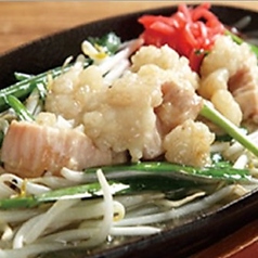 牛ホルモン鉄板焼き