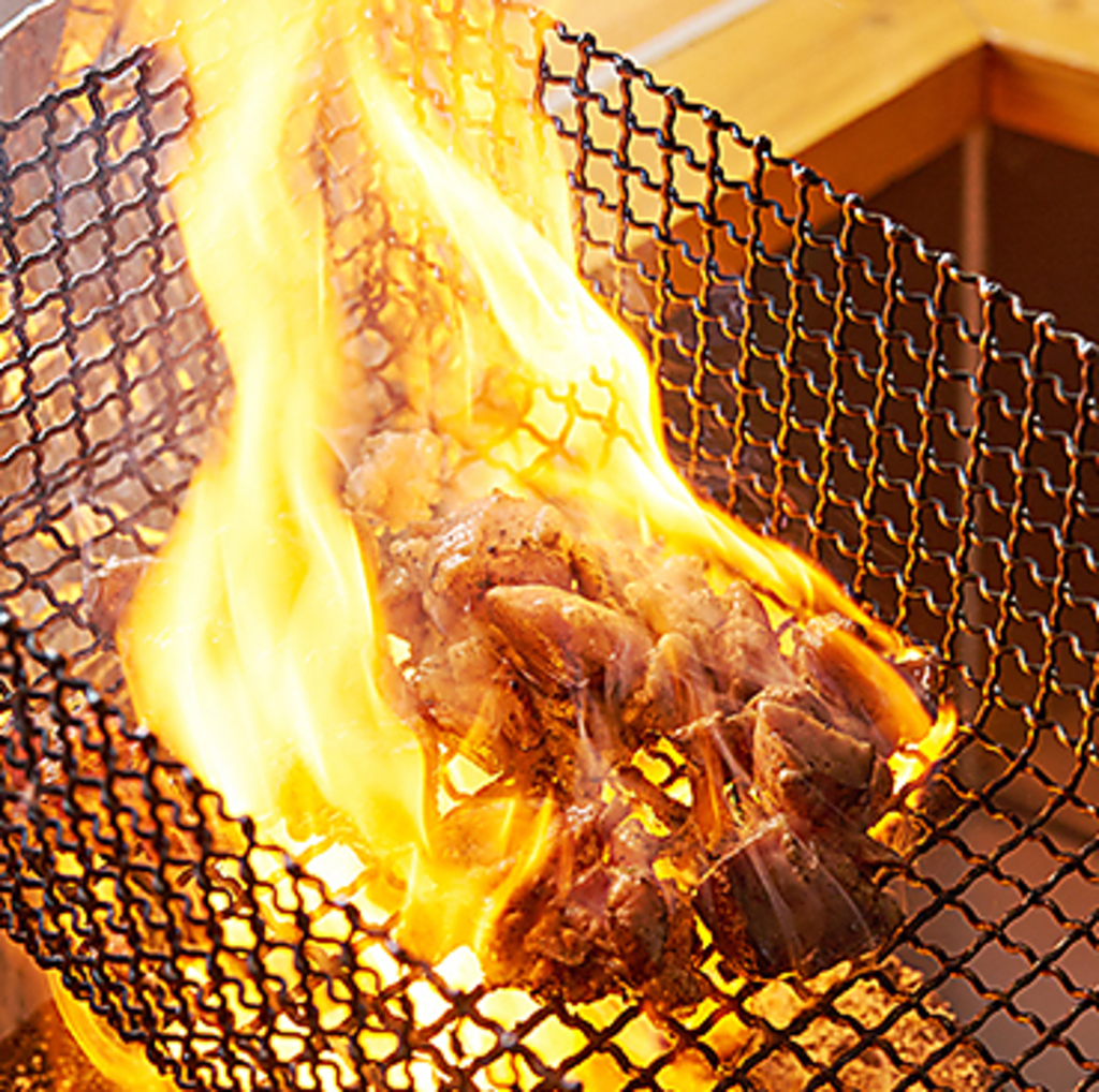 モモ肉の炭火焼きが奏でる香り高い美味しさ◎焼鳥パーラーゴウで炭火焼の真髄を心ゆくまで堪能しよう