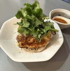 パクチー餃子3コ