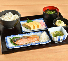 焼魚とろろご飯朝定食