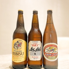 アルコール類は299円〜大瓶ビール550円〜の写真