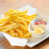 順番待ちの間にみんなでつまめる料理が充実！！