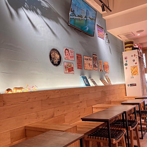 カジュアルな雰囲気♪5名以下のご予約はお電話で承っております！