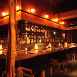 【入り口★】雰囲気のいい、細い通路を抜けるとそこには隠れ家のような空間が広がります…