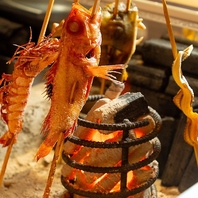 炭で焼き上げた焼き鳥が自慢
