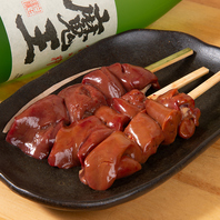 絶妙な焼き加減で仕上げる！どまぐれ自慢のレバー串！