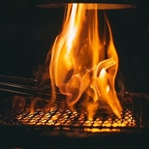 お客様ご自身で卓上の七輪を使って炭火で焼鳥を焼き上げるスタイルが当店の大きな特徴です◎朝締めの新鮮な鶏肉を、お好みの焼き加減でじっくりと調理することで、お肉本来の濃厚な旨みを存分に味わっていただけます。京都の居酒屋とは一味違う、ライブ感あふれる体験を河原町や四条周辺の宴会でもお楽しみください。