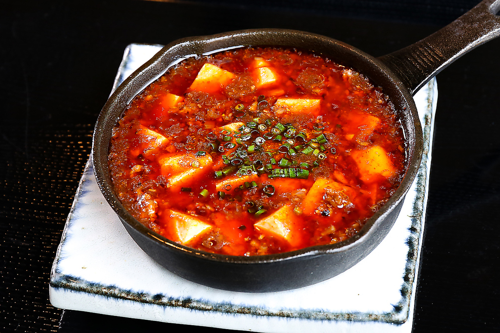 三種類の醤をブレンドした、是非自家製麻婆豆腐をご賞味あれ