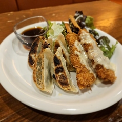 【４月限定】まぐろ餃子と鮭ハラスの串かつ定食の写真