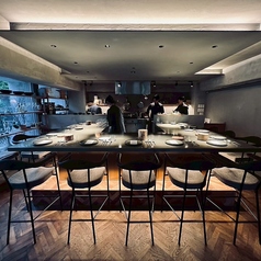 オープンキッチンのカウンター席です