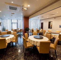 最大60名様でご利用いただけるパーティースペースをご用意しています。マイクやプロジェクター等も無料で貸し出しを行っております。貸切はお電話にてご予約下さい。