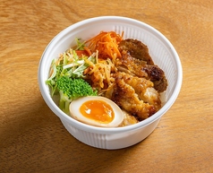 チキンの生姜焼きと味玉のライスボウル