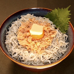 禁断の鮭バターしらす丼