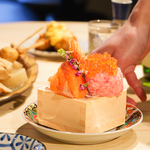 新鮮なお刺身や特製の博多もつ鍋が3,300円(税込)で食べ放題！