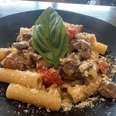 当店では、地元の食材をできる限り使用したメニューを豊富に取り揃えております。地産地消にこだわり、旬の素材を活かした料理をお楽しみいただけます。新鮮な地元の味を大切にし、地域の魅力を感じられるメニュー作りを心掛けています。地元の恵みをふんだんに使った料理をお楽しみください。ご来店をお待ちしております。