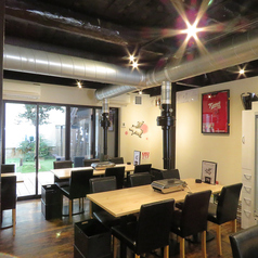 広々としたテーブル席は、お仲間とのお食事やご家族連れに最適です♪周りを気にせず、美味しい豚焼肉とお酒を囲んで楽しいひとときをお過ごしいただけます◎