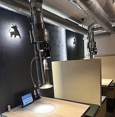 【2F テーブル席☆2名様~6名様】2名様~6名様までのテーブル席をご用意しております。仕事のお仲間、ご友人同士などで楽しい食事をお楽しみいただけます。ぜひ、ご来店いただき、くつろいだひとときをお過ごしください。