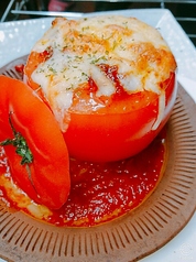 まるごとトマトの肉詰めチーズ焼き