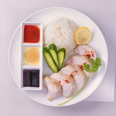 【特製ソースが絶品】海南鶏飯（ハイナンチキンライス）の写真