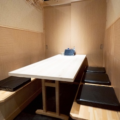 会社帰りに★6名様テーブル席は足を伸ばしてリラックスできちゃう♪温かな灯が疲れた心と体を癒してくれる◎[倉敷/岡山/居酒屋/完全個室/個室/宴会/飲み放題/魚/肉/串/女子会/会社宴会/誕生日/サク飲み/二次会]