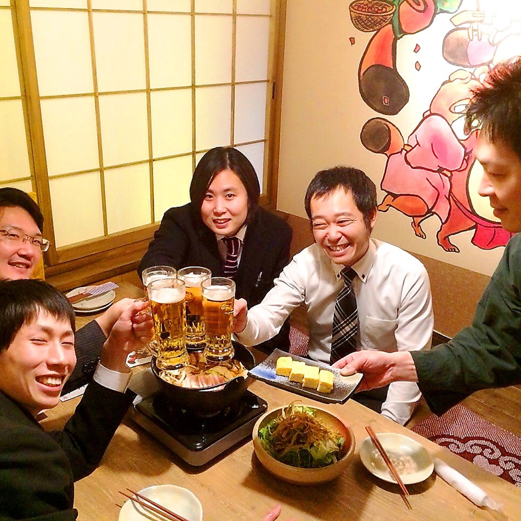 個室では、同僚や同期、友人などなど、しっとり飲むのもよし。ワイワイ飲むのもよし！