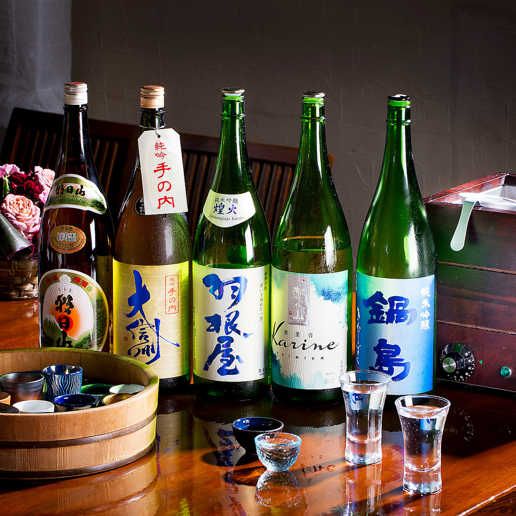 店主厳選の日本酒をご用意しております。自慢の創作料理に合うお酒もお楽しみください！