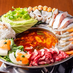 【おすすめ】魚介の旨みがたっぷり溶け込んだ特製スープ！みんなで囲んで楽しい「海鮮鍋」の写真