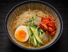 鰹の出汁香る冷麺ハーフ