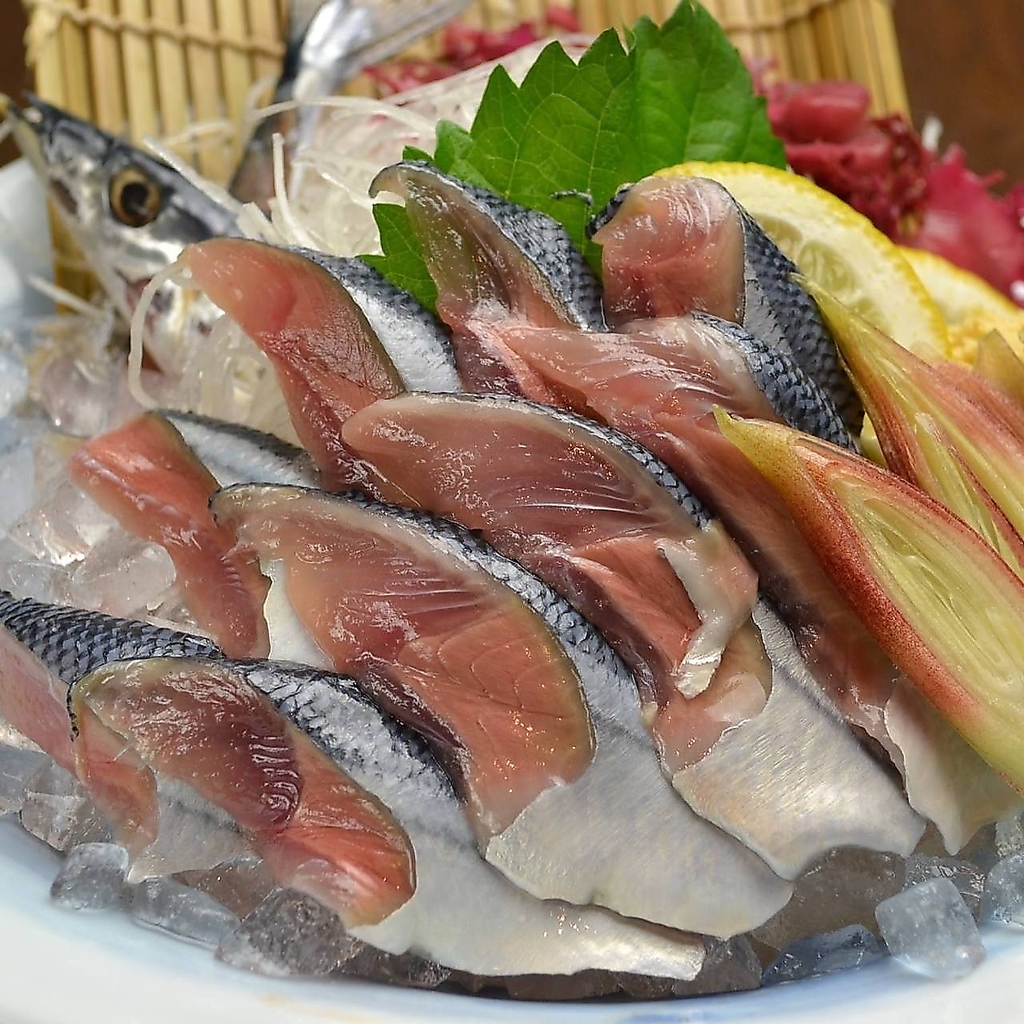 広島中売市場や、瀬戸内海の魚を中心にこだわりを持って仕入れを行っております。