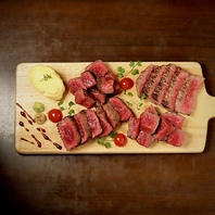 肉バルならではの赤身肉盛り合わせ。