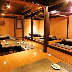掘りごたつ個室は足を楽にお食事を楽しめると人気です♪旬の食材を使用したお料理と豊富なドリンクメニューで、多くの女子会や飲み会でご利用頂いております！こだわりの創作料理を皆さまでお楽しみください。