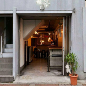 【ペット同伴OK】当店では、愛するペットと一緒にご来店いただけます◎京都の河原町や四条周辺を散策した後に、新鮮な焼き鳥と季節のサワーを楽しむ居酒屋としてお気軽にご利用ください。炭火焼きの美味しい香りに包まれながら、リラックスしたひとときを大切な家族（ペット）と一緒にお過ごしいただける貴重なお店です。