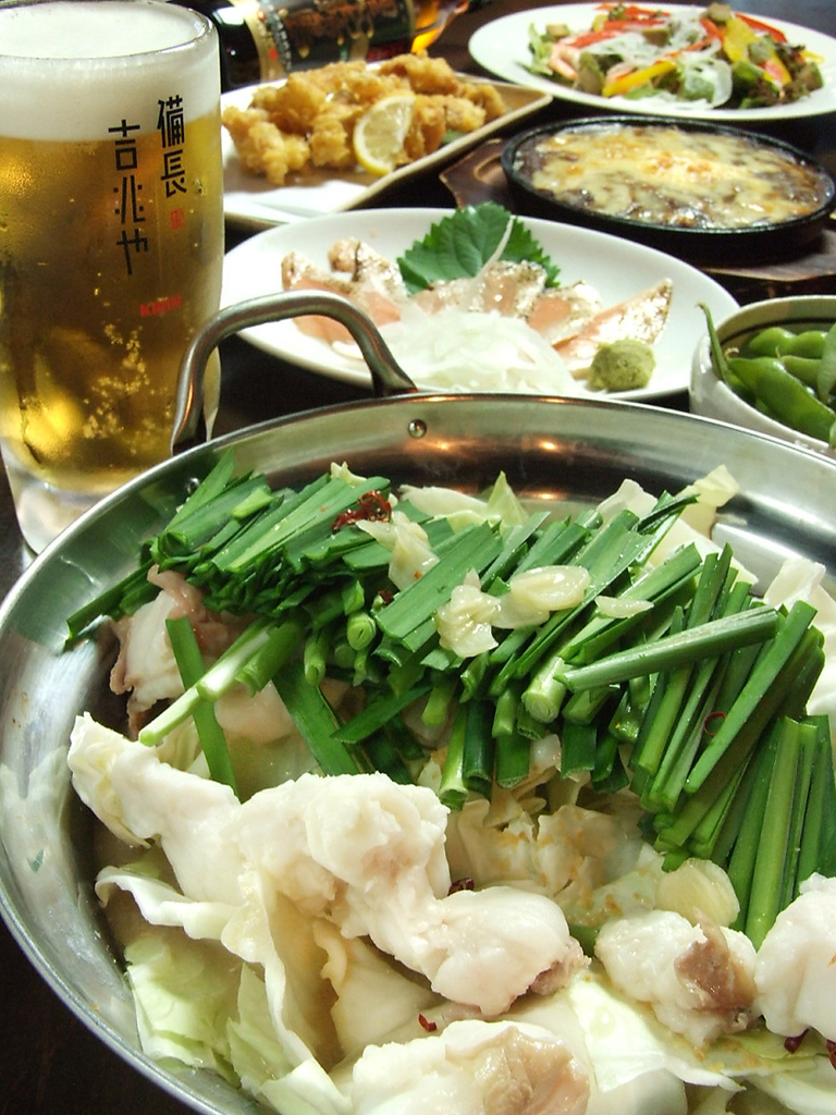 毎年大人気の<<モツ鍋>>！肉厚でぷりっぷりのモツとこだわりのお出汁をご堪能あれ！