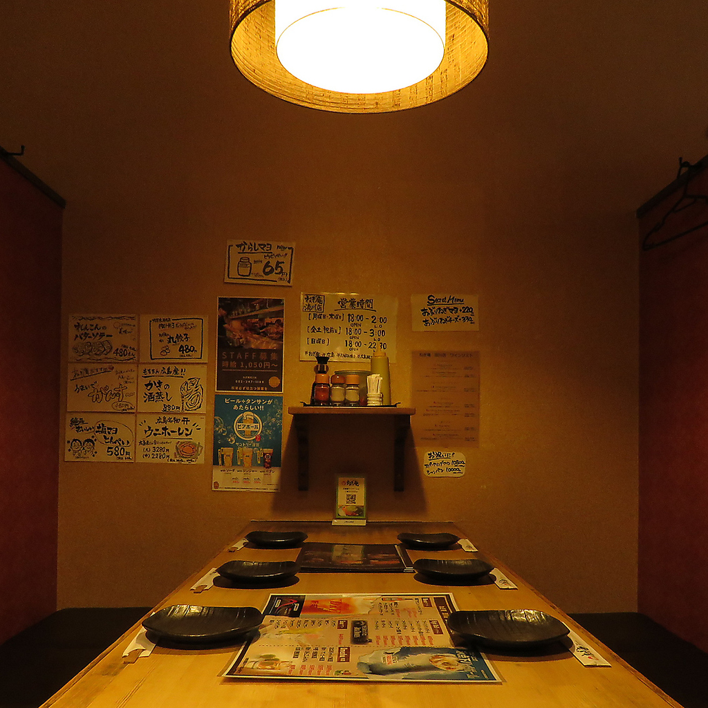 【半個室席】暖簾で区切っており、情緒のある雰囲気。2名様よりご利用可能です。接待や宴会にも◎