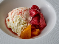 前菜、主菜、デザート等、絶品のお料理をご提供します。