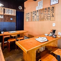 使いやすいテーブル席で、美味しい炉端焼きを囲んで和気藹々と♪